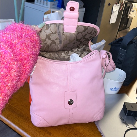Vintage Coach Soho Pink Duffle - Picture 2 of 5